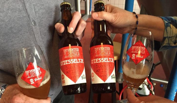 Deventer jubileum bier: D